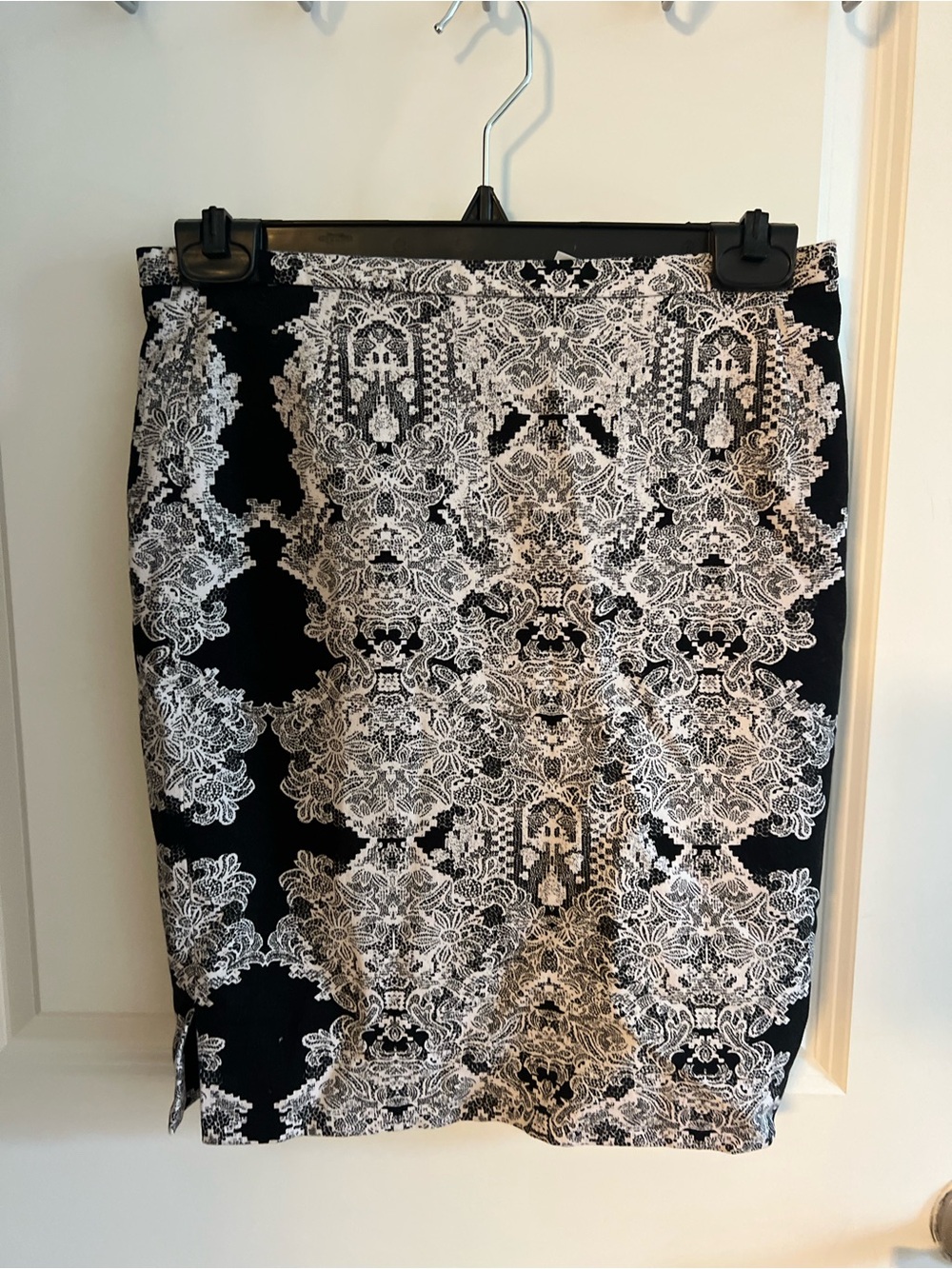 H&M Black and White Lace-Print Pencil Skirt
